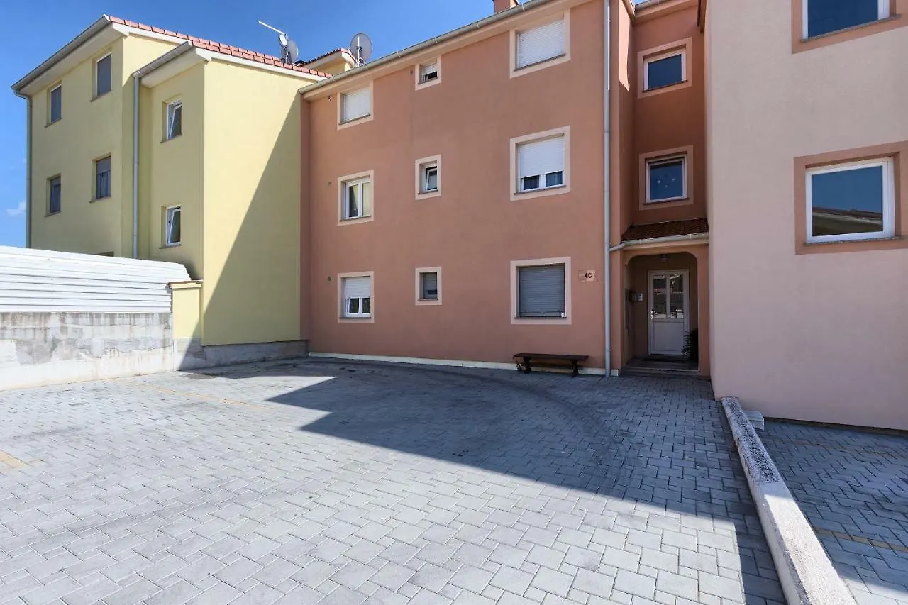 아파트 Apartman Sara-Naomi With Private Parking Place PUY 크로아티아
