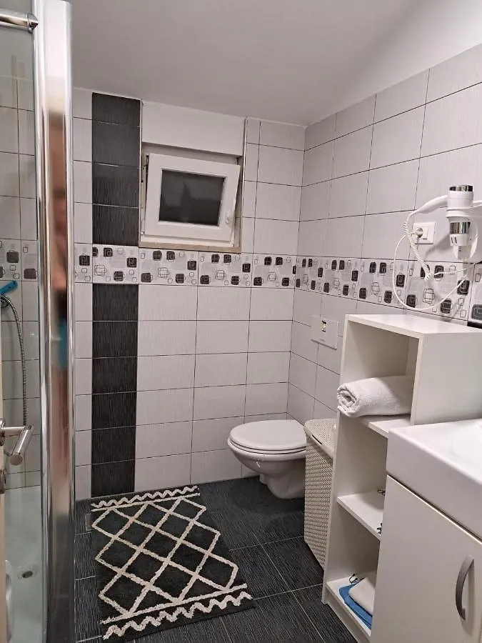 Apartment Apartman Sara-Naomi With Private Parking Place Pula