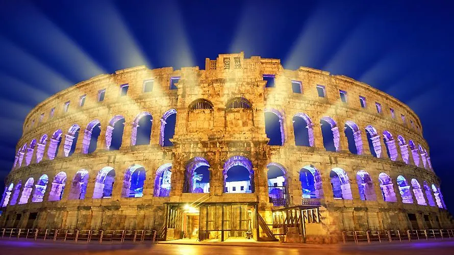 Apartman Sara-Naomi With Private Parking Place Pula Apartment
