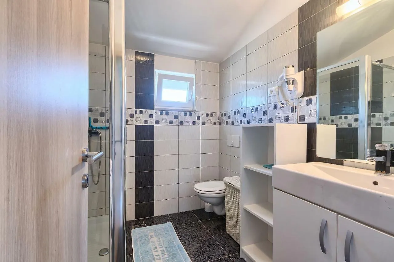 Apartman Sara-Naomi With Private Parking Place Pula 0*,