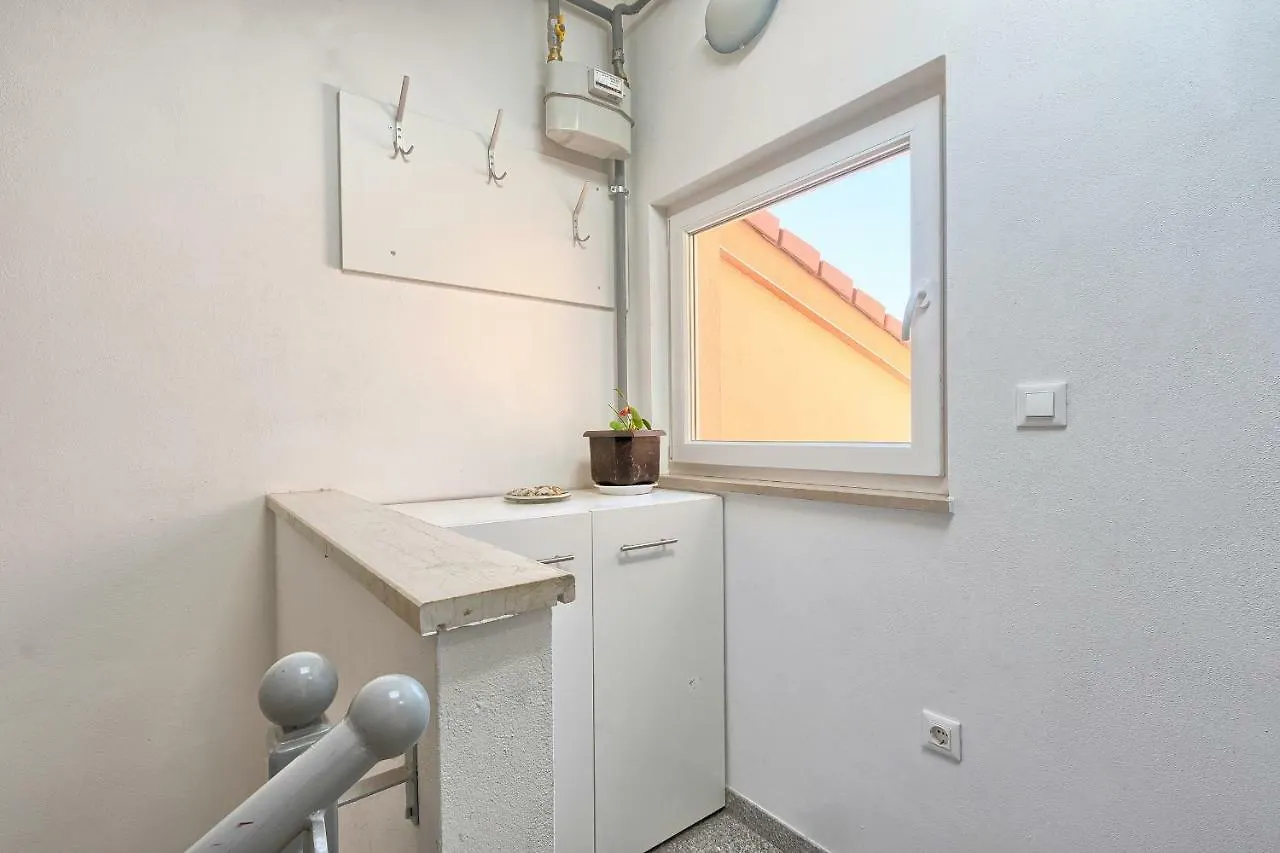 Apartman Sara-Naomi With Private Parking Place Pula Apartment