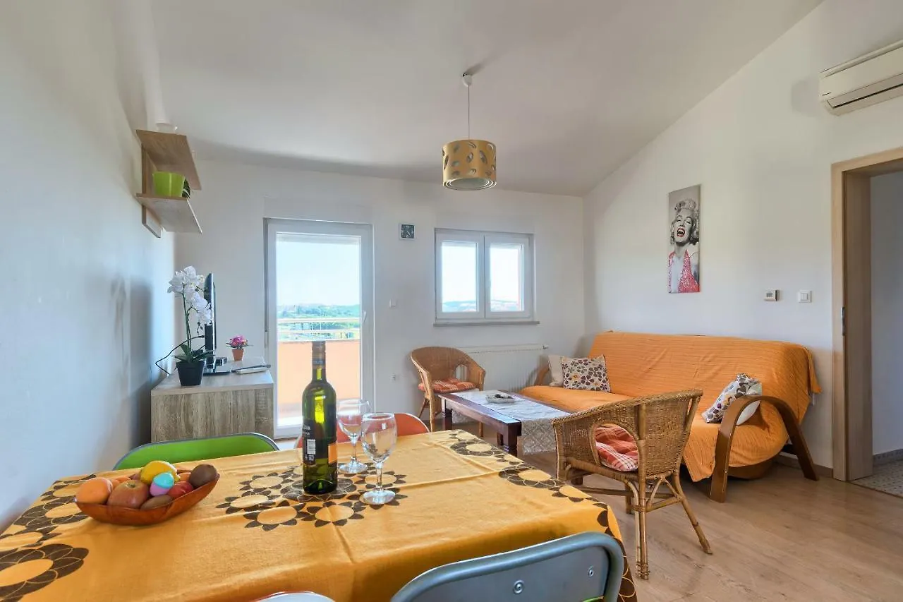 Apartman Sara-Naomi With Private Parking Place Pula Croatia